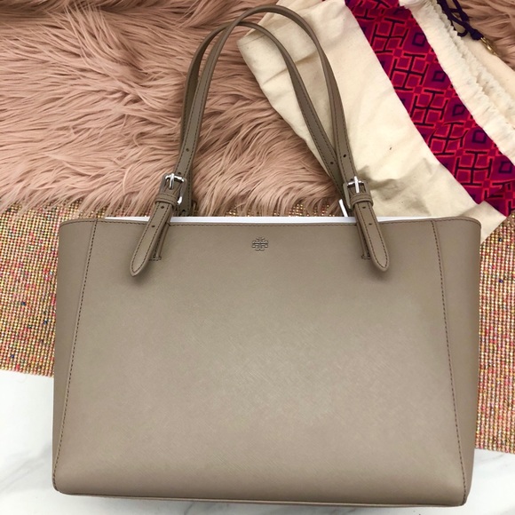 Tory Burch Handbags - Authentic Tory Burch tote leather handbag